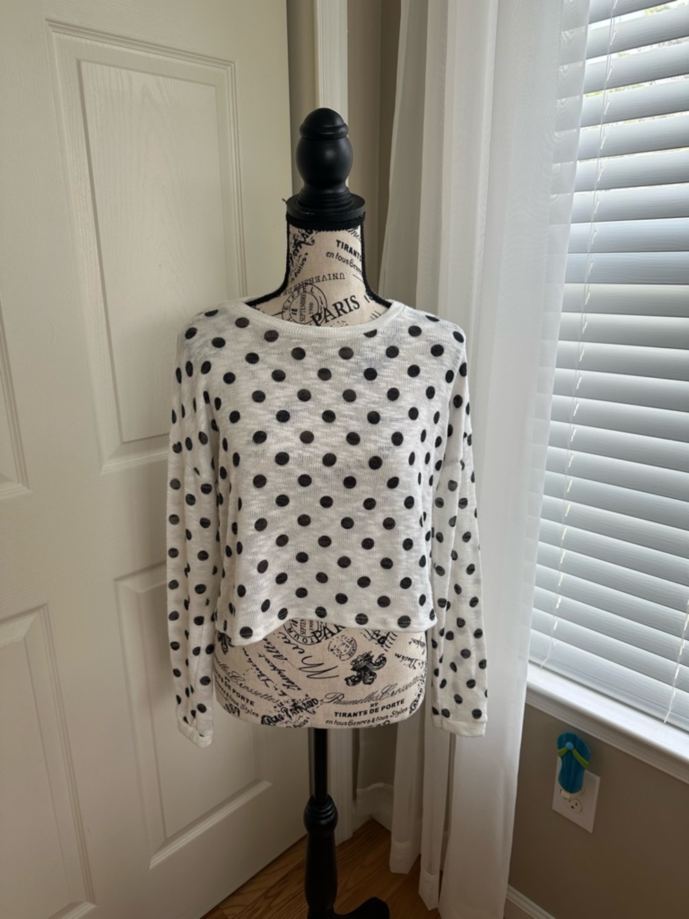 Forever 21 White & Black Polka Dot Long Sleeve Knit Top